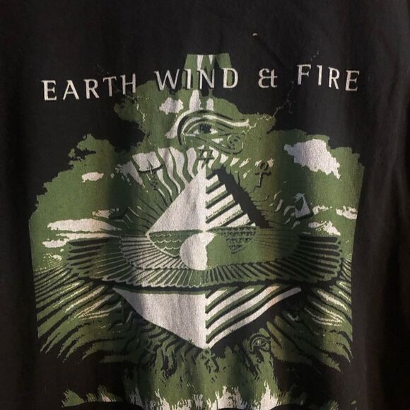 Alstyle Vintage Earth Wind & Fire TShirt Black With Picture From Greatest Hits - Picture 2 of 4